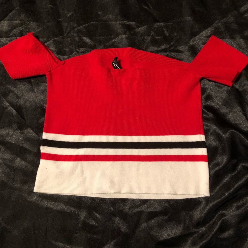 Off shoulder crop top❣️